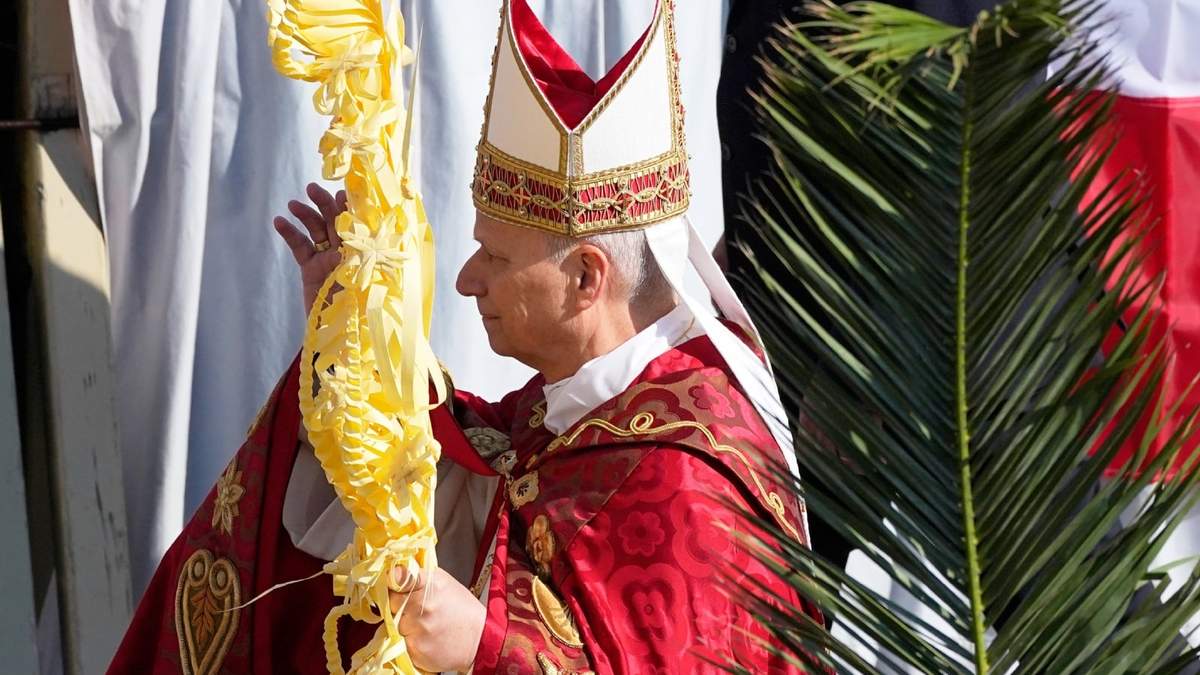 El papa León XIV preside una misa en la plaza de San Pedro del Vaticano durante el feriado católico del Domingo de Ramos, que conmemora la llegada de Jesús a Jerusalén