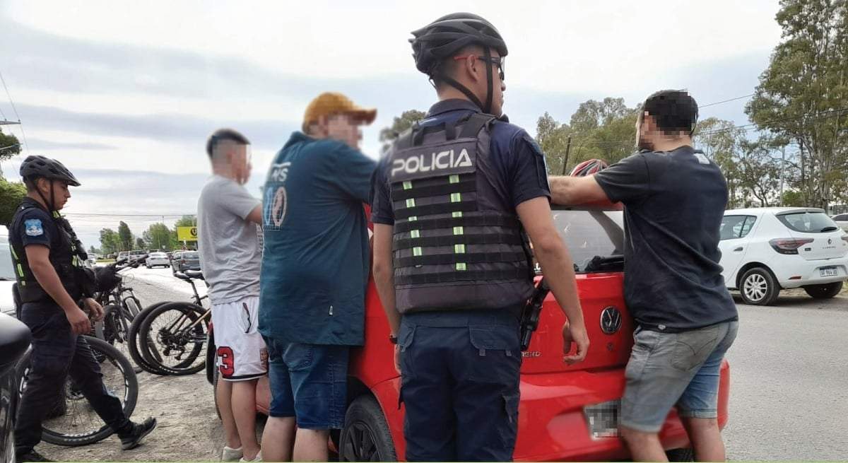 Los rompe cristales fueron detenidos en San Martín al 5600. Fuente (Policía de Neuquén)