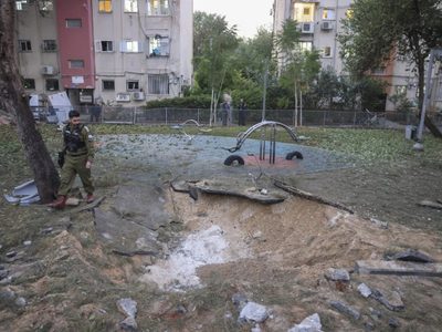 Un cohete procedente de Yemen impacta Tel Aviv, hirió a 16 personas