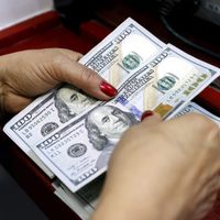 Leve suba: el dólar cerró en $1.465