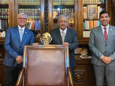 Jaime Bonilla lleva ante AMLO a candidato a sucederlo en BC