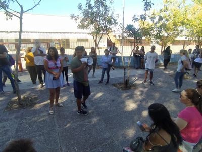 Sin clases en el oeste neuquino: el CPEM 40 y 70 reclamaron ante la falta de clases