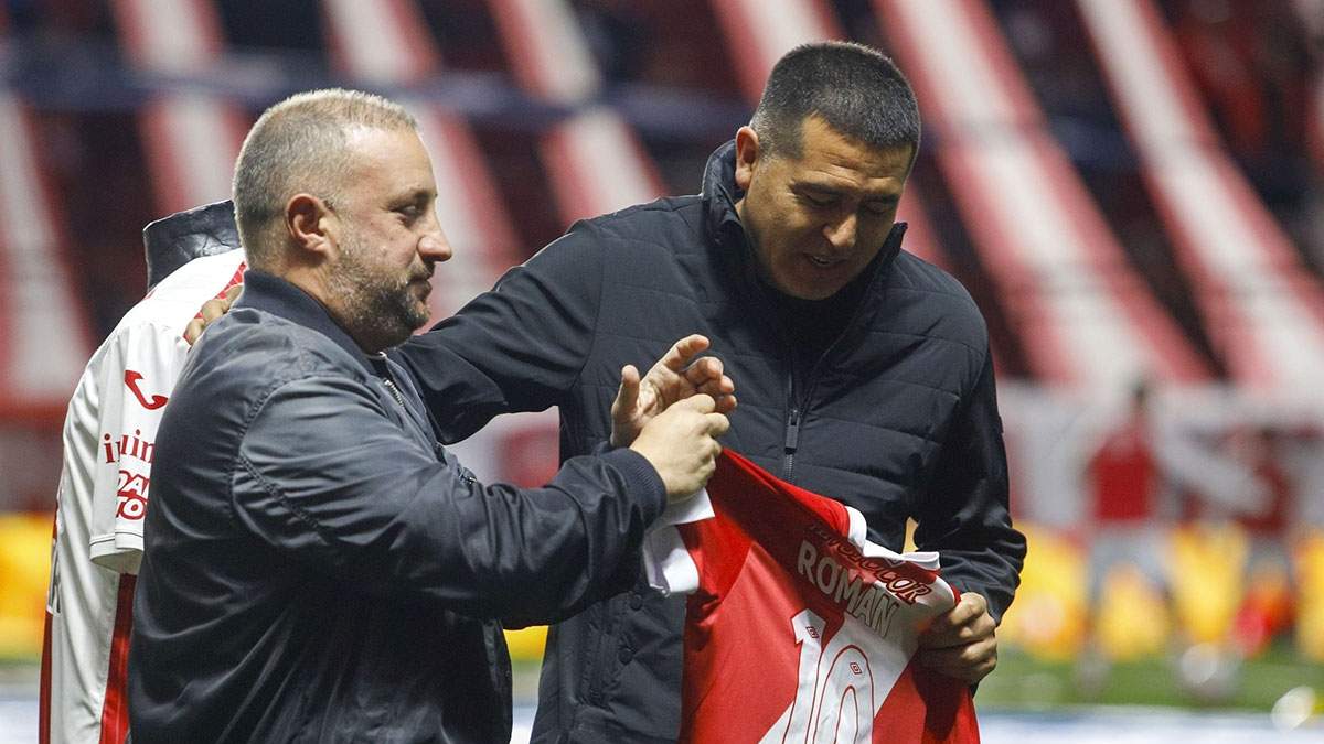 Malaspina, presidente del Bicho que no pega una cada vez que habla, con Juan Román Riquelme
