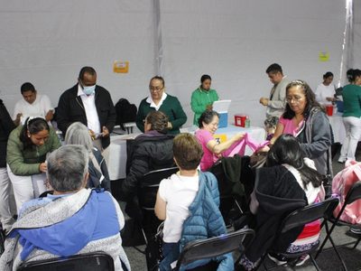 La UNAM suspende megacentro de vacunación por agresión contra su personal