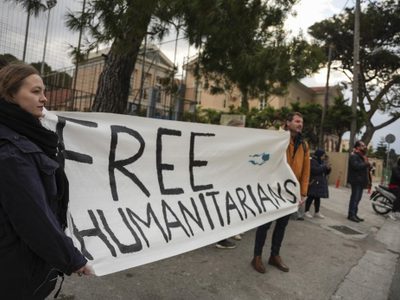 Grecia enjuicia a voluntarios que rescataron a migrantes y los acusa de tráfico de personas