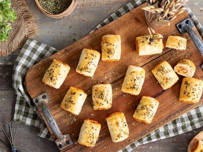 Sin amasar y con pocos ingredientes: prepará estos saladitos de hojaldre y lucite a la hora del mate