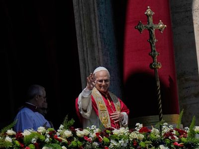 Papa León XIV llama a la paz en su primera misa de Pascua y evita nombrar guerras en el Urbi et Orbi
