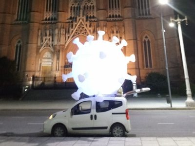 Rompió la cuarentena para burlarse del coronavirus