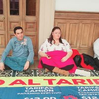 Policías de El Bronco desalojan y detienen a opositores al aumento de tarifa de transporte