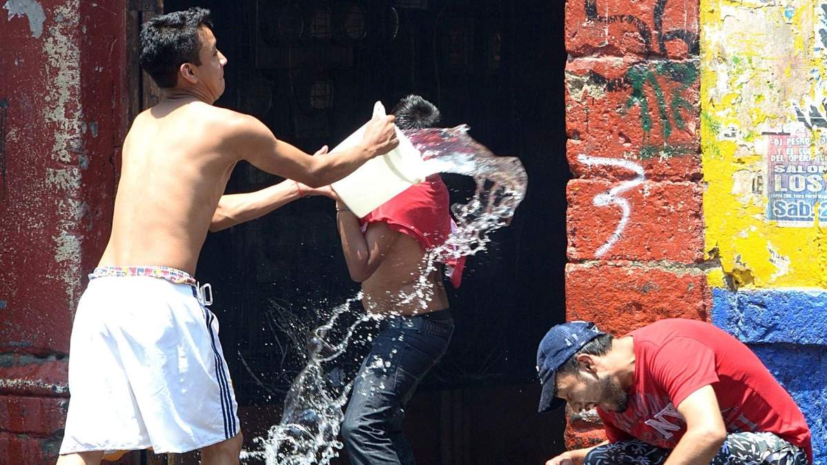 Tirar el agua en Sábado de Gloria será multado
