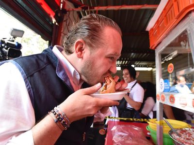 "¡Vete a la Benito Juárez donde viven güeros como tú!", gritan a Santiago Taboada en Iztapalapa