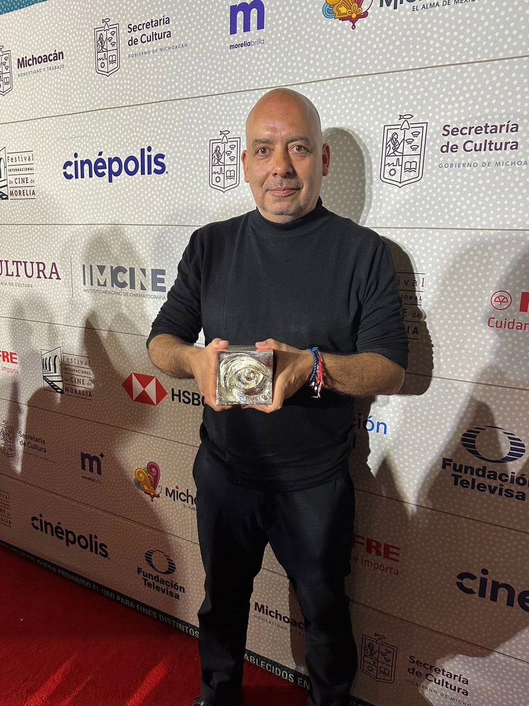 Director Tan cerca de las nubes-Manuel Can~ibe