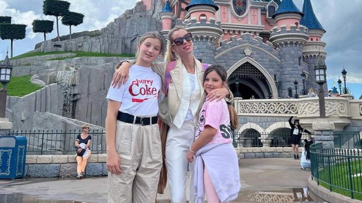 Nicole Neumann junto a sus hijas Allegra y Sienna. Fuente: (Instagram)