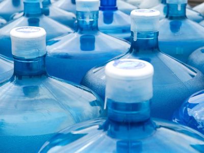 Si tenés bidones de agua vacíos, no los tires: creá esta lámpara en tendencia en minutos y sin gastar un peso