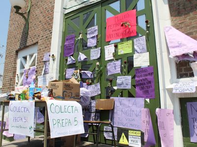 Estudiantes de la UAEMex organizan colecta de víveres a favor de maestra agredida por su esposo