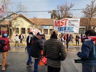 Movilización en reclamo por alimentos para los comedores de MST