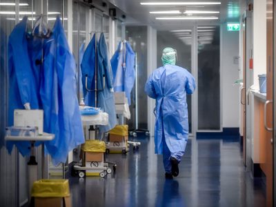 Italia mantiene el récord de muertes: suma 627 en sólo un día