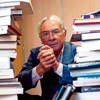 Bolfy Cottom: Se va Florescano en un periodo de fuerte crisis institucional