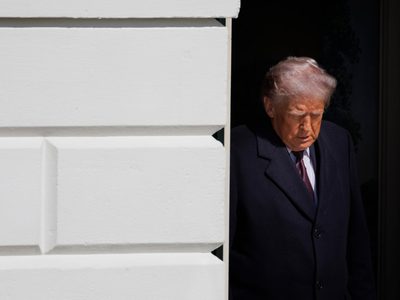 Trump dice que el ataque contra Irán busca la eliminación total de la Revolución Islámica