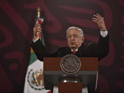 “Ya le llaman la ministra del pueblo”: AMLO celebra la llegada de Lenia Batres a la SCJN