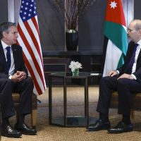 Blinken se reúne con el rey de Jordania en intento por evitar que la guerra de Gaza se extienda