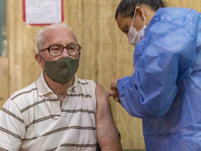 Plan de vacunación en Neuquén: dónde se aplicarán dosis este sábado