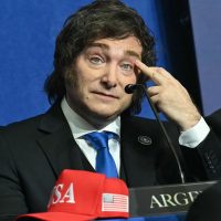 Adorni desmintió que Javier Milei haya firmado un contrato con Hayden Davis en la causa Libra
