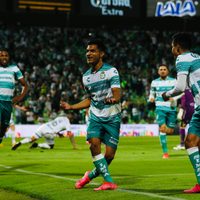 Santos golea 3-0 a Puebla en la ida de las semifinales