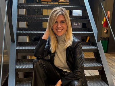 El conjunto sporty chic de Débora Plager que vas a querer tener en tu placard este otoño