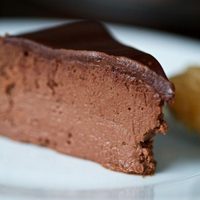 Postre de manzana y chocolate sin horno y sin harinas: con 4 ingredientes y muy fácil, una receta que sorprende