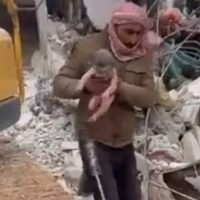 Rescatan a bebé recién nacida entre los escombros tras terremoto en Siria y Turquía