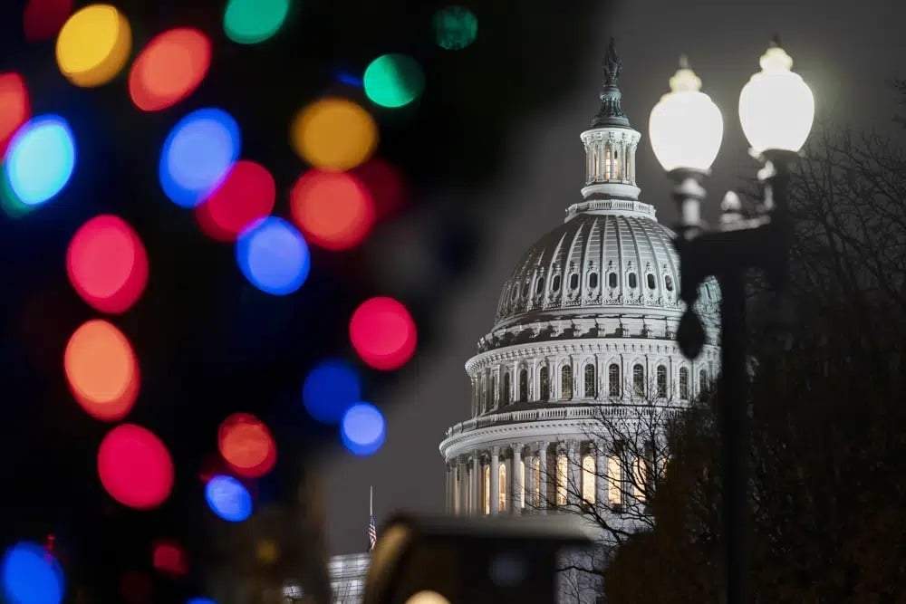 El Capitolio en Washington con luces navideñas