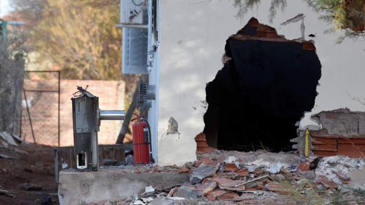 Destrozos en la escuela N°144 tras la explosión. Fuente: (Twitter)