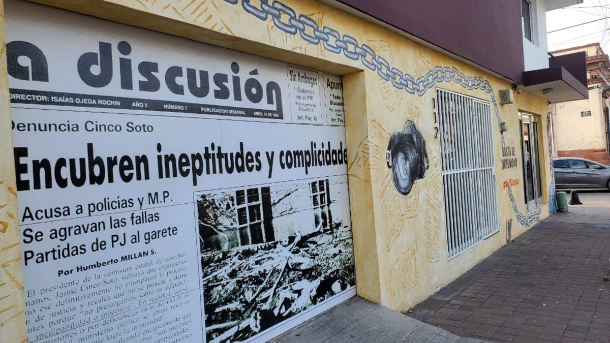 Fachad del diario digital ADiscusión que sufrió un atentado a balazos