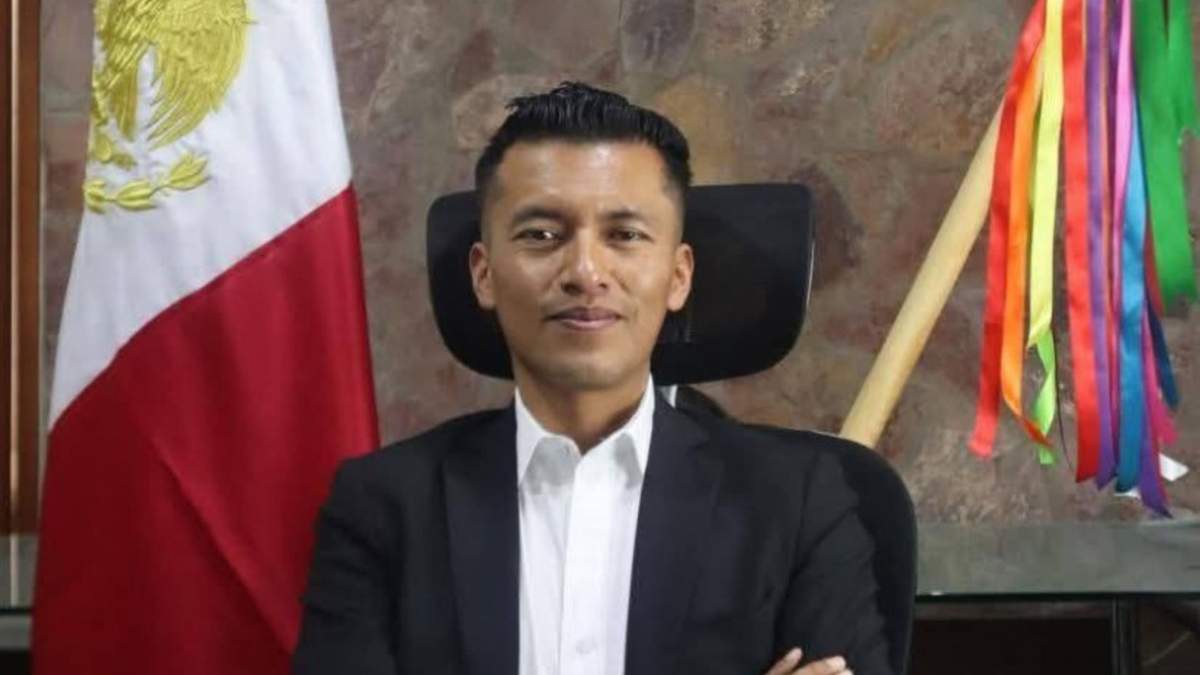 Alejo Sánchez, alcalde de Tolimán, calificó como regalo estudiantil el supuesto reloj Rolex que causó polémica.