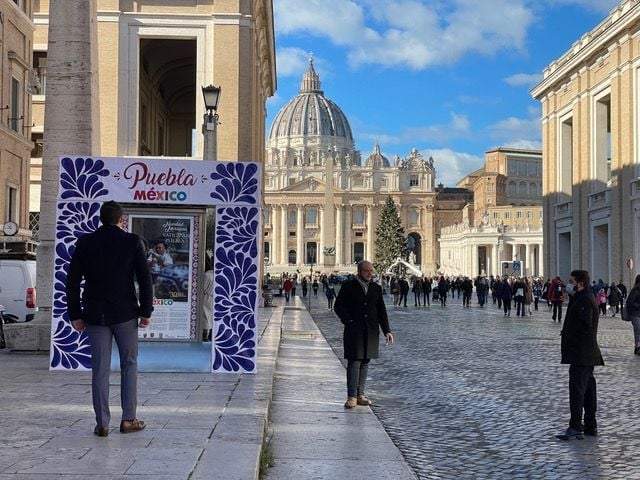 El stand del estado de Puebla en las calles de la Santa Sede