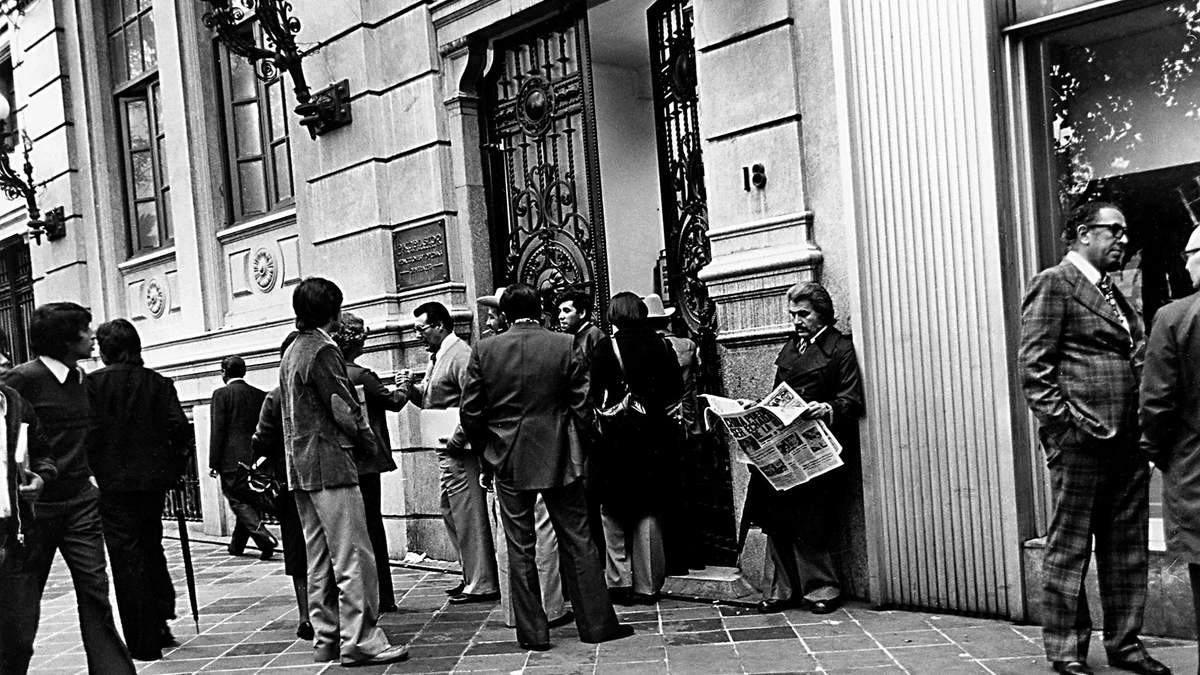 El ocho de julio de 1976 el diario Excélsior de la ciudad de México sufrió lo que merece calificarse como el más duro golpe de su historia
