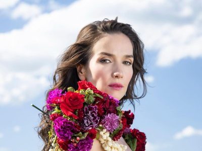 Natalia Oreiro disfruta de su jardín y decora su hogar con muchas flores