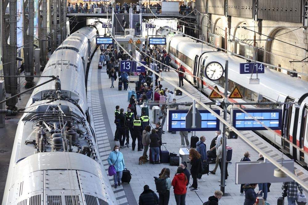 Estación Central de Hamburgo después de que se detuvo el tráfico de trenes de larga distancia en el norte de Alemania, el 8 de octubre de 2022