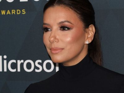 ¡OMG! Eva Longoria hace lo tan esperado y da vuelta a la cámara... ¿Podrás soportarlo?