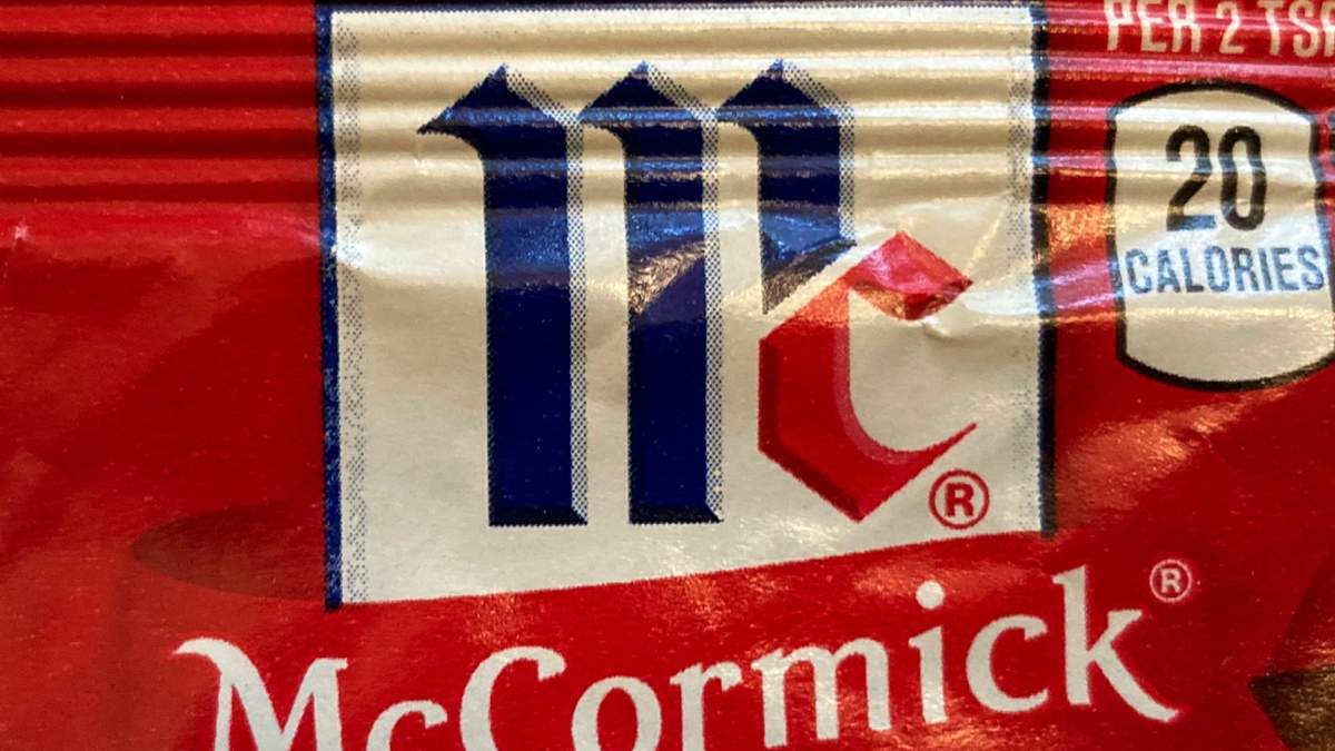 Foto tomada el 24 de noviembre del 2020, del logo de McCormick & Co