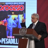 AMLO fustiga portada de Proceso pero niega censura