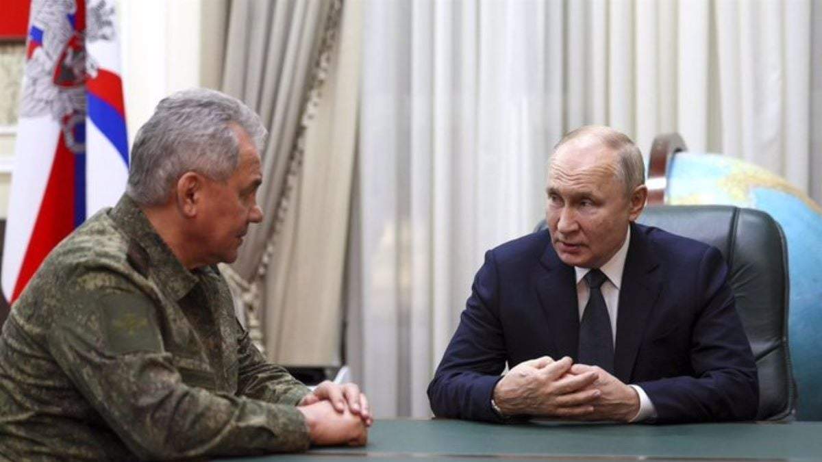 El ministro de Defensa de Rusia, Sergei Shoigu, junto con el presidente Vladimir Putin