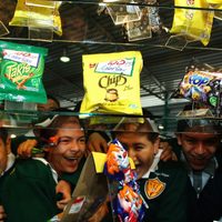 Oaxaca prohíbe la venta de bebidas azucaradas y comida chatarra a menores