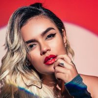 "¡Se vio eso!" A Karol G se le corrió el vestido y ¡no tenía ropa interior! ¡Mirala bien!