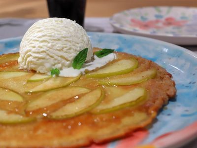 Panqueques de manzana: la receta clásica de Osvaldo Gross que no no falla para un postre de autor