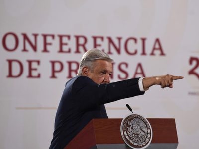 AMLO acusa a la oposición de andar "zopiloteando" por el caso de los mineros atrapados