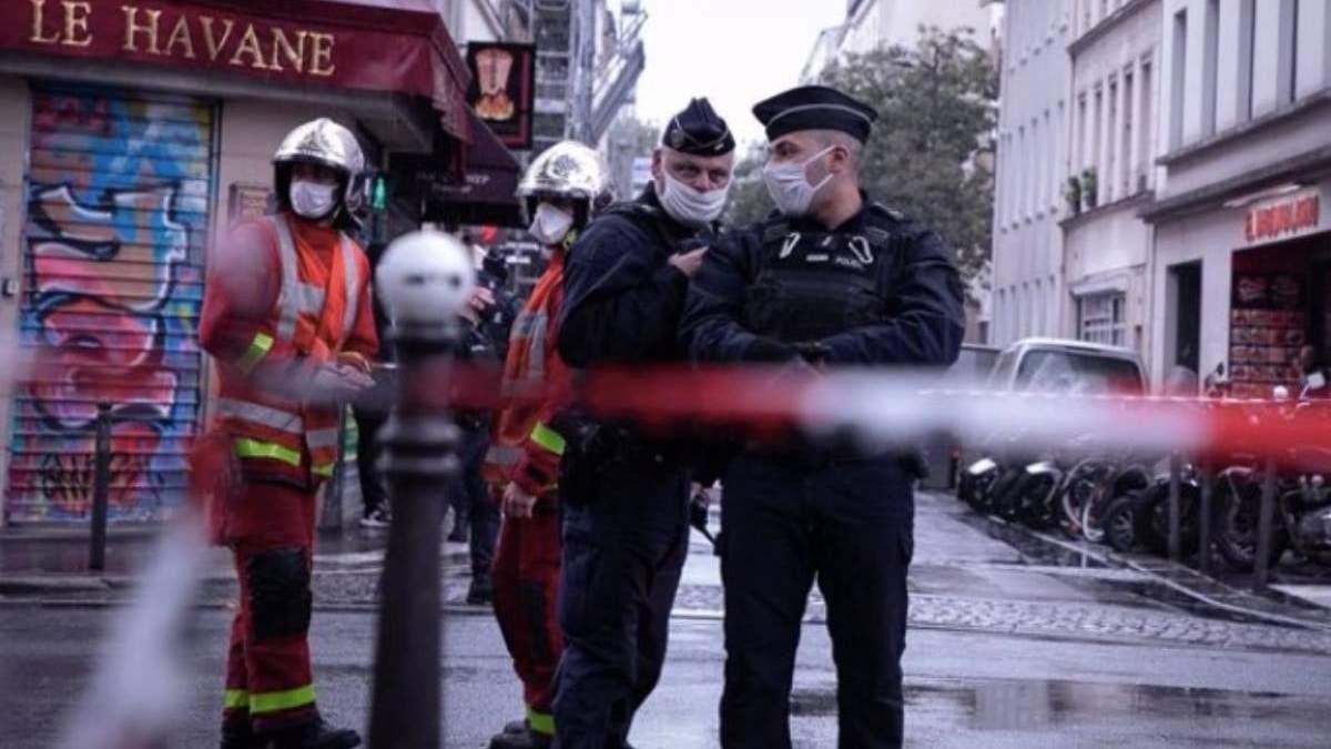 Despliegue policial tras el ataque de septiembre junto a la antigua sede de Charlie Hebdo