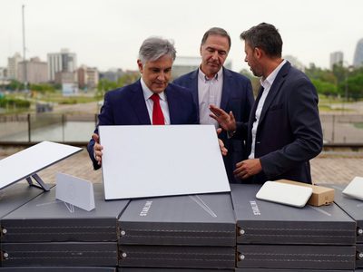 Con antenas Starlink, Córdoba dotará de conectividad a escuelas rurales