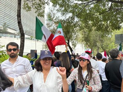 Empleados del PJF protestan previo a la discusión maratónica de la reforma judicial en el Senado